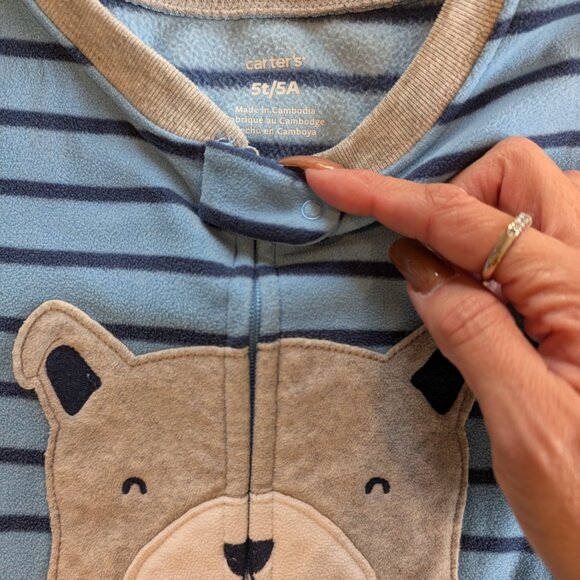 Bundle of Carter's Boy's Full-zip, Fleece, Footed Pajamas 5T 💙 - Picture 5 of 11